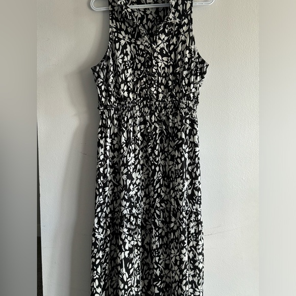 Black and white, small floral maxi dress. Lightweight. Stretchy. - Picture 6 of 7
